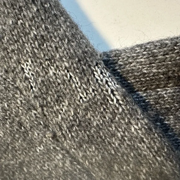 Rag & Bone - Grey Leopard Print Wool Blend Sweater
Sz S - Picture 10 of 13